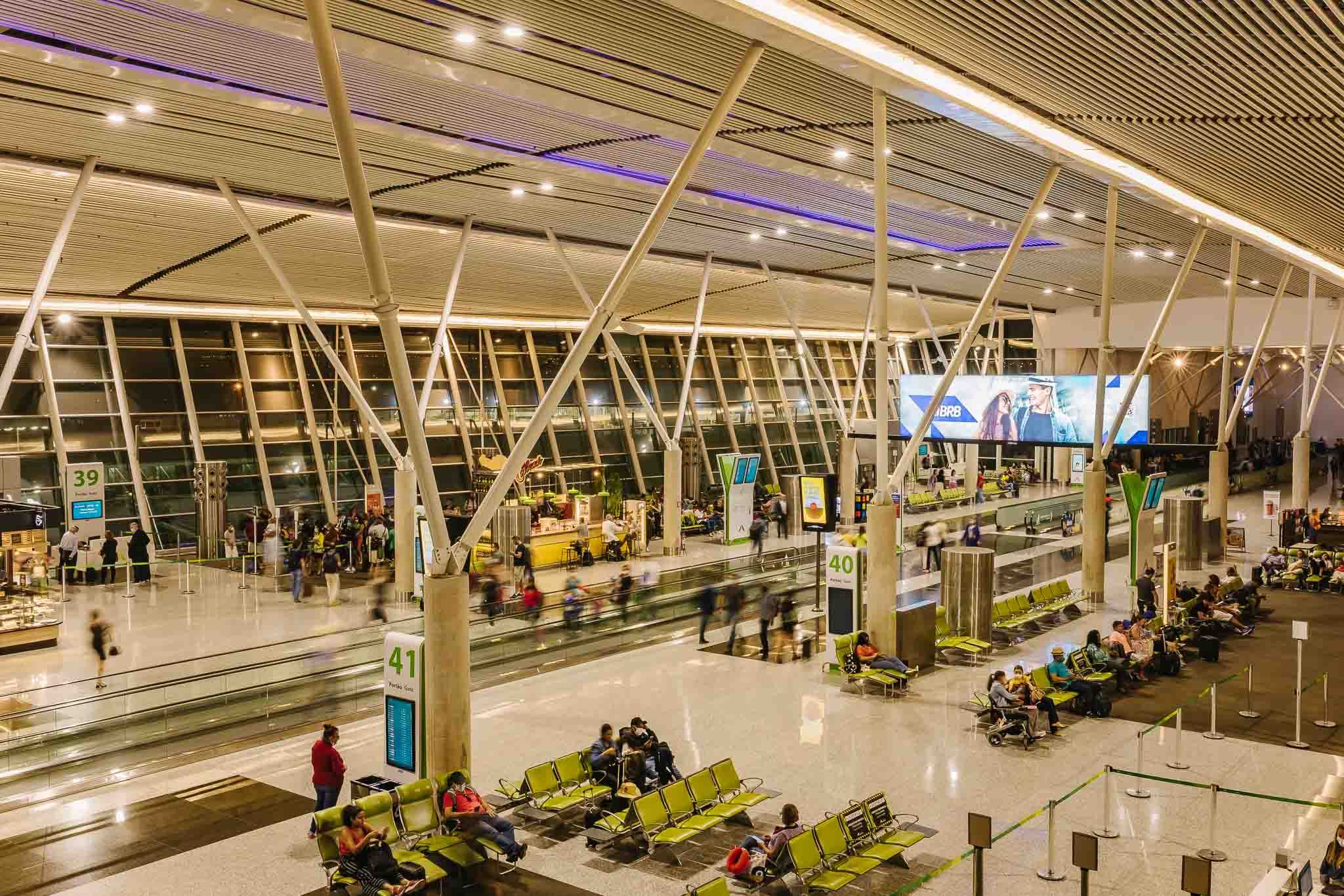 Interior do terminal de passageiros do Aeroporto Internacional de Brasília