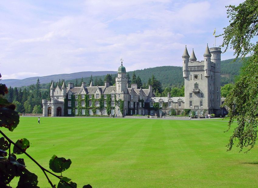 Castelo de Balmoral foi construído em 1855 e é famoso pelos seus jardins / Wikimedia Commons