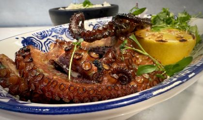 Azur do Mar, no Mercadão de Pinheiros, oferece peixes e frutos do mar na brasa