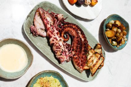 Le Bulô traz peixes e frutos do mar na brasa