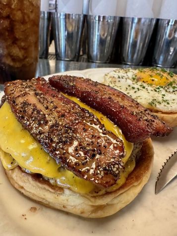 Cheeseburguer do Au Cheval figura entre os melhores dos Estados Unidos / Tina Bini