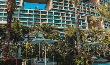 Resort no Oriente Médio tem 90 piscinas e tratamento facial com ouro 24 quilates