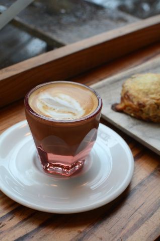 Borneo Coffee oferece pequenos lanches e ótimos cafés / Giuliana Nogueira