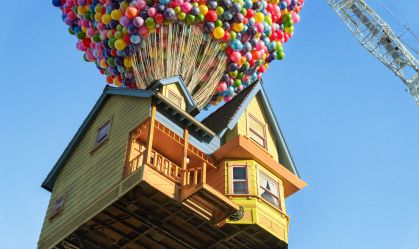 Airbnb tem hospedagem em casa flutuante de "Up" e no Museu da Ferrari