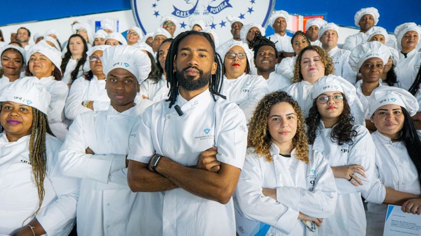 João e alunos do projeto Diamantes na Cozinha / Divulgação