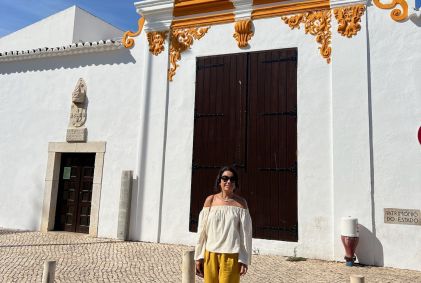 Daniela Filomeno pelas ruas do cento de Lagos, em Portugal