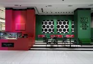 Dubai ostenta cafés de marcas da moda, como Armani e Ralph Lauren