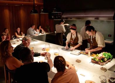 Detalhes da cozinha aberta do Lasai, no Rio de Janeiro