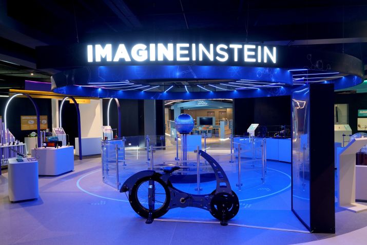 Zona "ImaginEinstein" tem experimentos eletrizantes, incluindo uma máquina eletrostática • Daniel Cancini