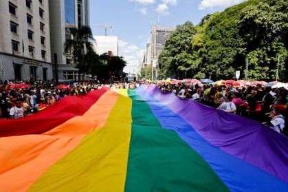 Bandeira LGBT+ na 27ª Parada do Orgulho LGBT+ de São Paulo