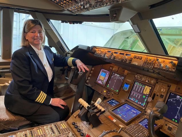 Foto mais recente de Lynn Rippelmeyer na cabine de um 747 / Arquivo pessoal/ Lynn Rippelmeyer