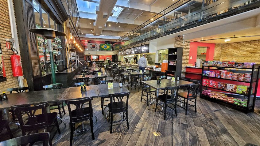 Salão do Yü, restaurante de cozinha oriental no centro de Curitiba / Caroline Grimm