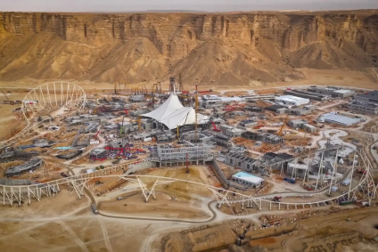 Vista aérea das obras do parque Six Flags em Qiddiya, na Arábia Saudita
