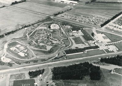Foto em preto e branco da vista aérea do Legoland Billund em 1968