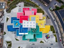 Vista aérea da Lego House, na Dinamarca
