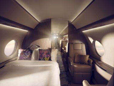 Cama no interior da cabine do jato Gulfstream G700