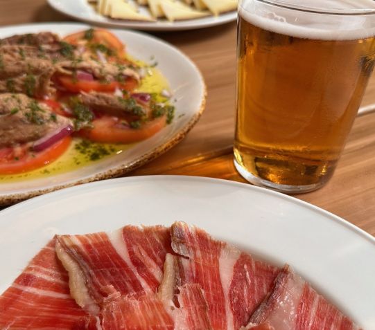 Tapas da Casa de la Moneda, bar nos arredores da Catedral / CNN Viagem & Gastronomia