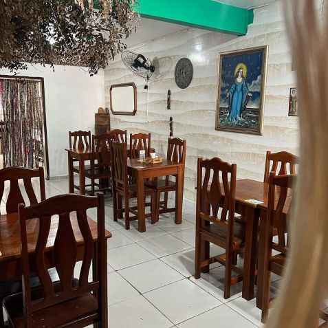 Interior do Altar Cozinha Ancestral, situado em uma casa no bairro de Santo Amaro / Reprodução/Instagram/Reprodução/@altarcozinhaancestral