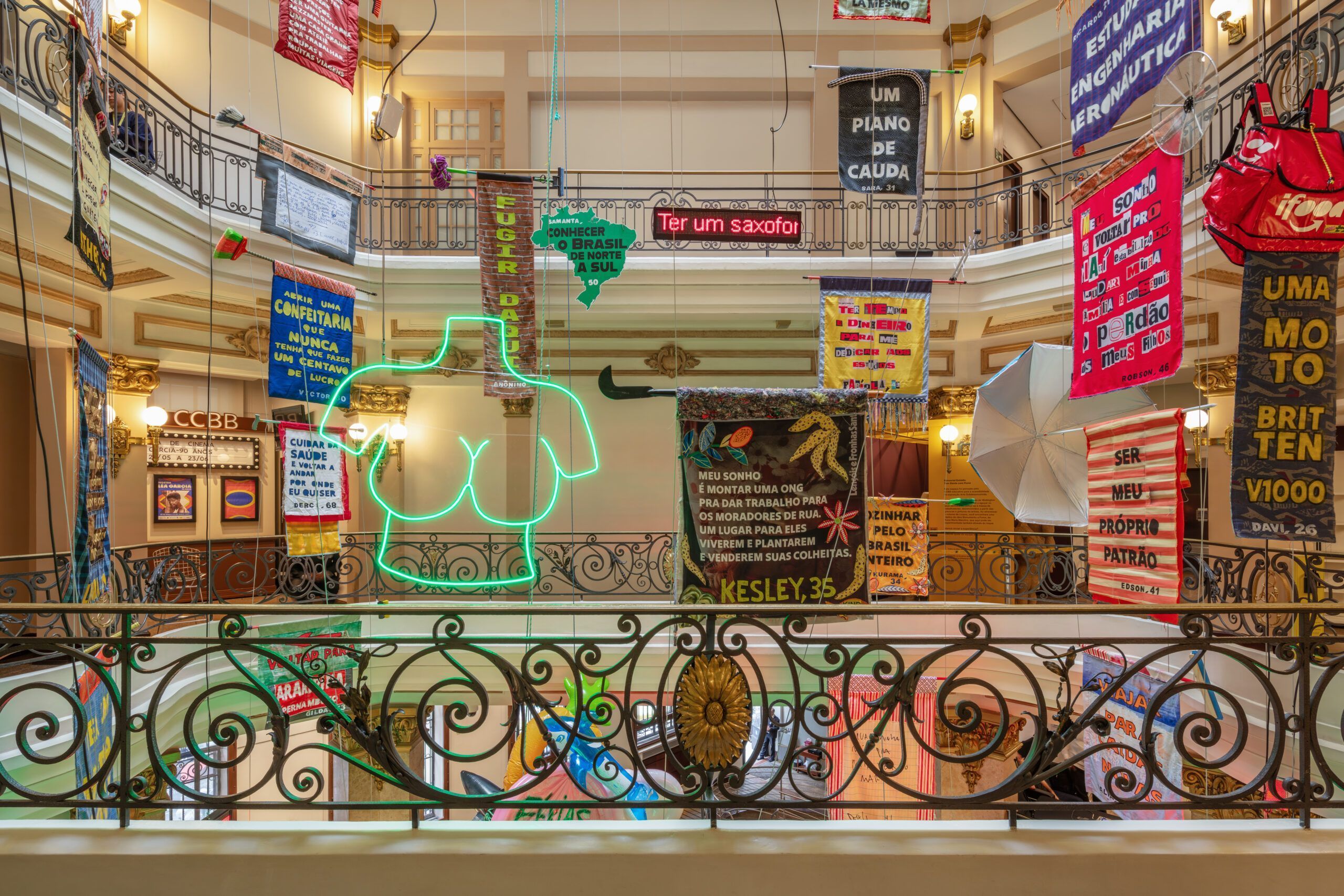 "Sonhos de refrigerador", do artista Randolpho Lamonier, em exposição na mostra "Arte Subdesenvolvida" no CCBB / Rafaela Netto