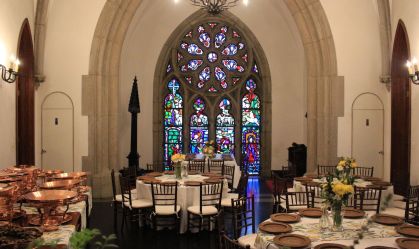 Brunch aos fins de semana e jantar no Dia dos Namorados dentro da Catedral da Sé