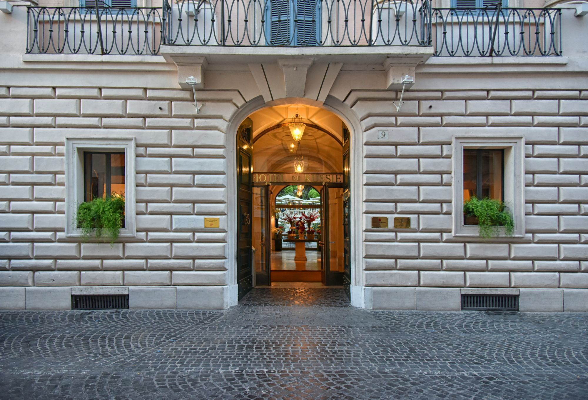 Fachada do Hotel De Russie, no coração de Roma / Divulgação