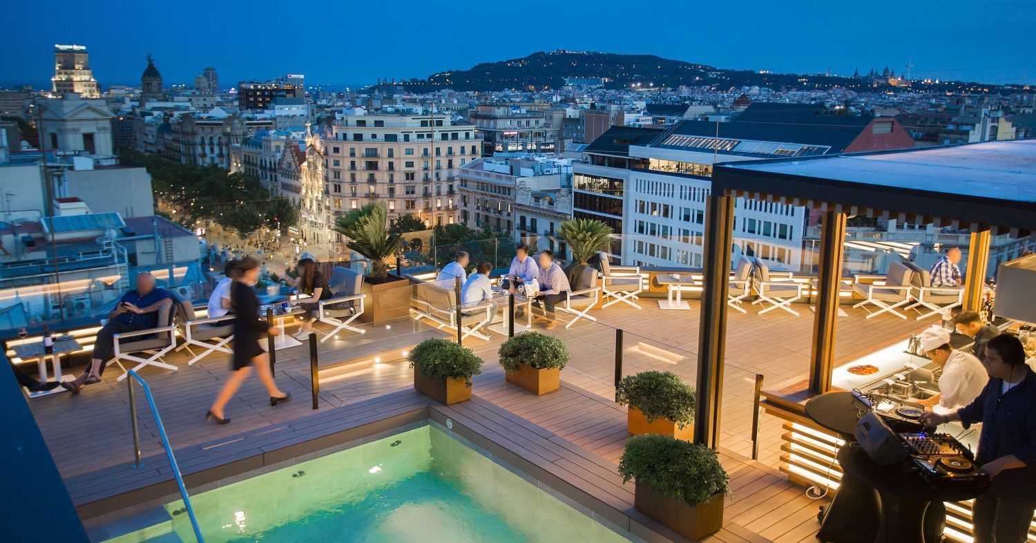 Bar La Doce Vitae, no rooftop do hotel, tem vista panorâmica privilegiada / Foto: Divulgação