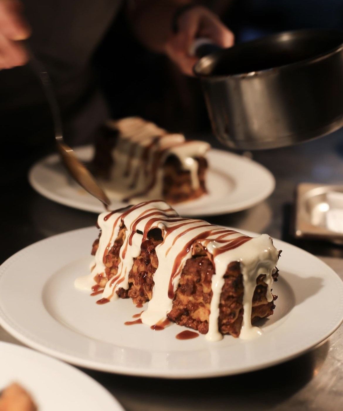Lasanha do Sult é um dos destaques do cardápio. Restaurante fica em Botafogo e pode ser boa escolha para os casais que buscam um jantar com ambiente "retrô" / Reprodução Instagram