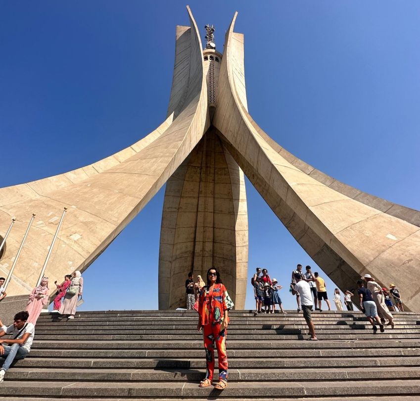 Memorial dos Mártires se ergue a 92 metros e possui uma chama eterna em lembrança aos que lutaram para a independência do país / CNN Viagem & Gastronomia