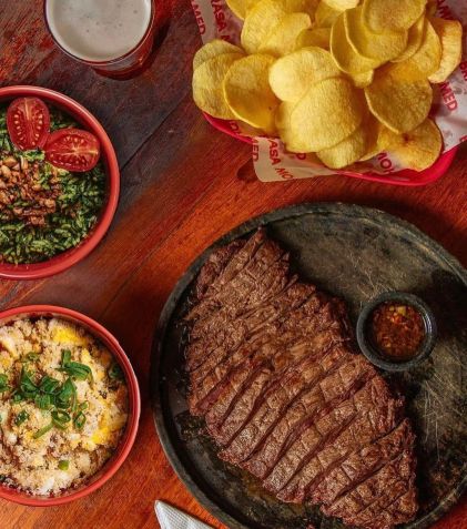 Pura Brasa oferece galetos e torneiras de chopes / Divulgação