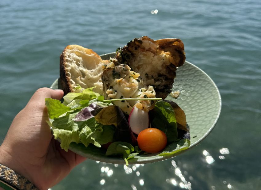 Cavaca do Restaurante Recanto Caiçara, acessível apenas de barco em Paraty / Saulo Tafareo