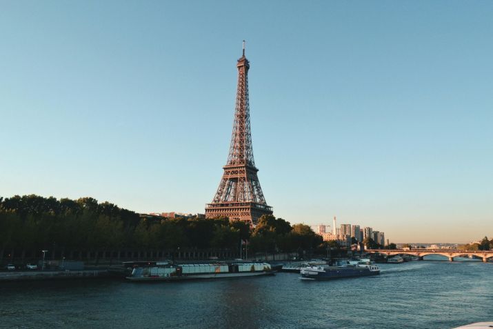 Paris reúne atrações para todos os tipos de casal. Capital francesa é o grande símbolo mundial quando o assunto é romantismo / Pexels