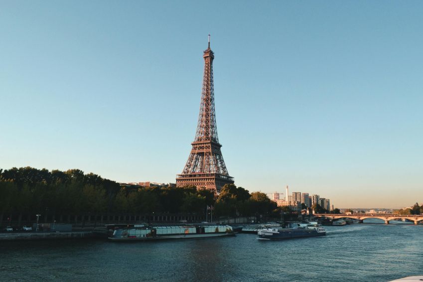 Paris reúne atrações para todos os tipos de casal. Capital francesa é o grande símbolo mundial quando o assunto é romantismo / Pexels