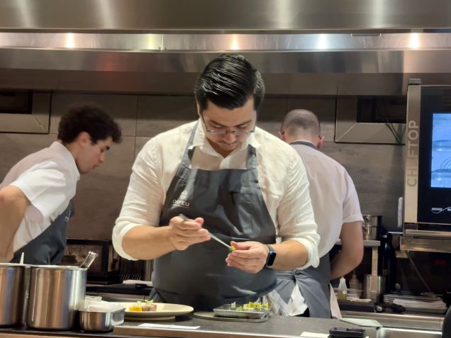 Alberto Landgraf em ação no Oteque, no Rio de Janeiro / Tina Bini