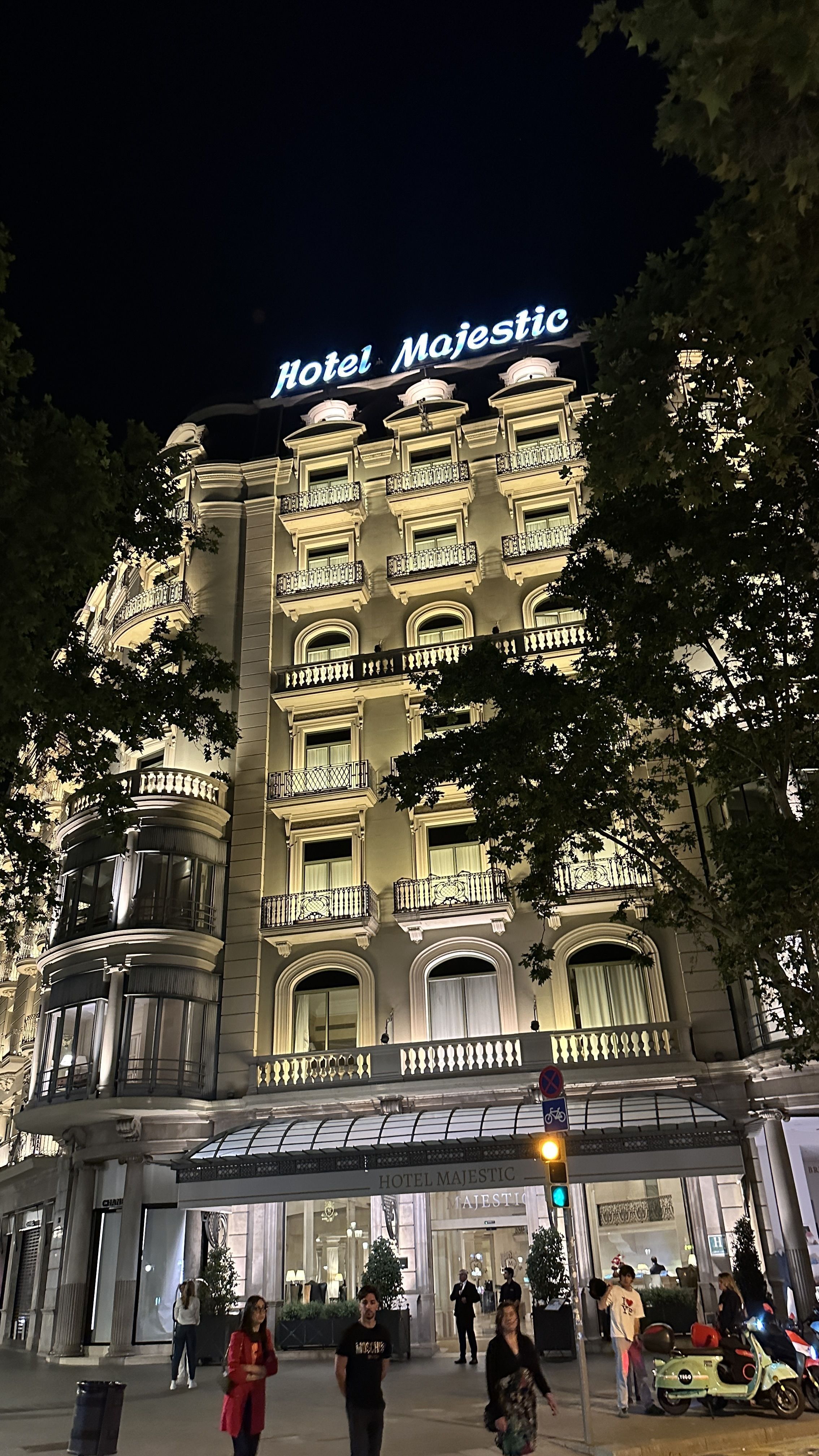Fachada neoclássica do Hotel Majestic / Foto: Tina Bini