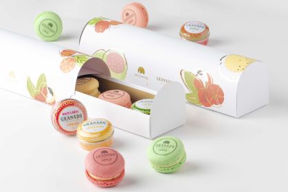 Kit com macarons e hidratante labial da parceria entre We Coffee e Granado