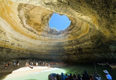 Algar de Benagil, no Algarve, em Portugal