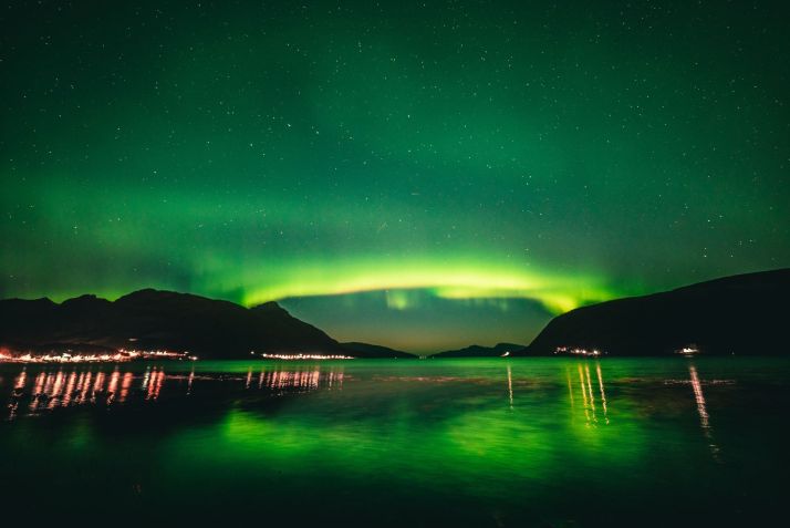 Aurora boreal na cidade de Tromsø, acima do Círculo Polar Ártico, na Noruega • Vegard Stien