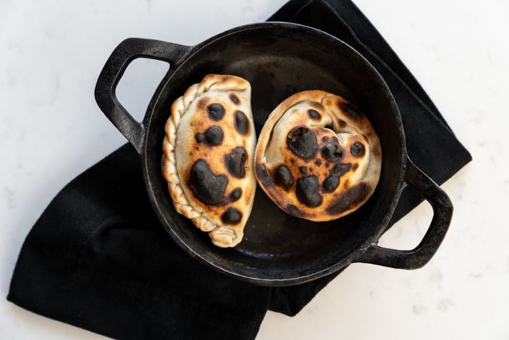 Empanadas de carne assada no forno do Bohemia Bistro / Divulgação
