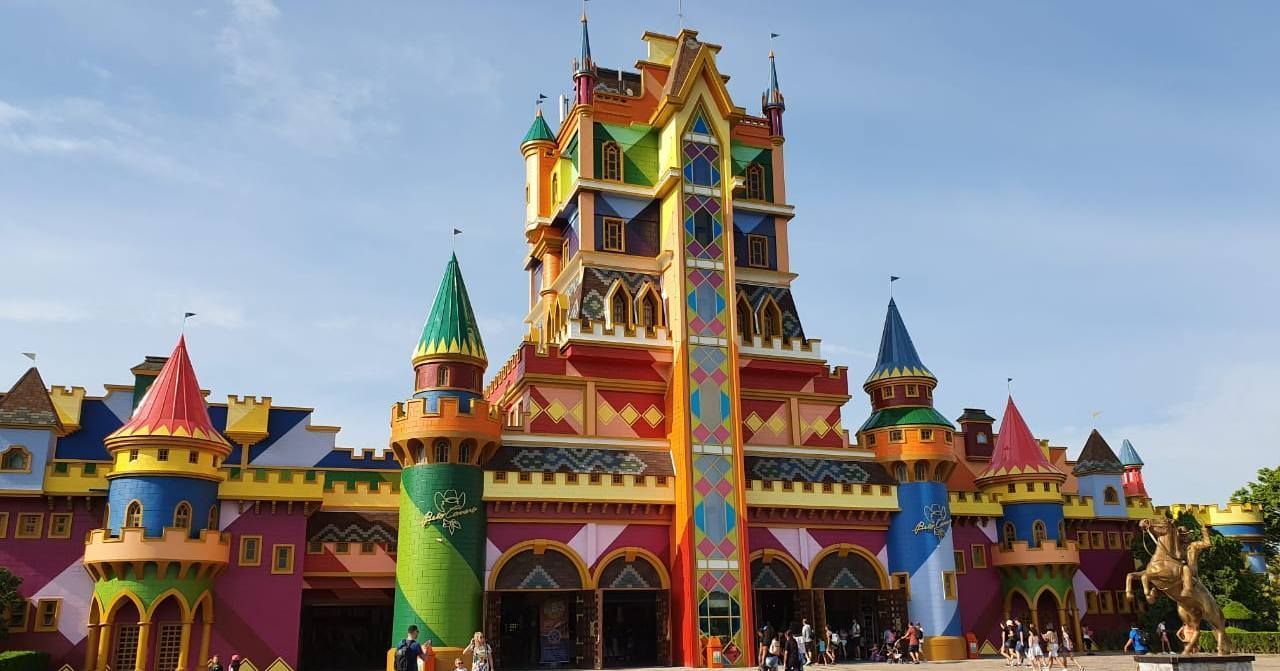 Inspirado em construções medievais, Castelo das Nações do Beto Carrero World é o grande símbolo de entrada do parque / Reprodução site