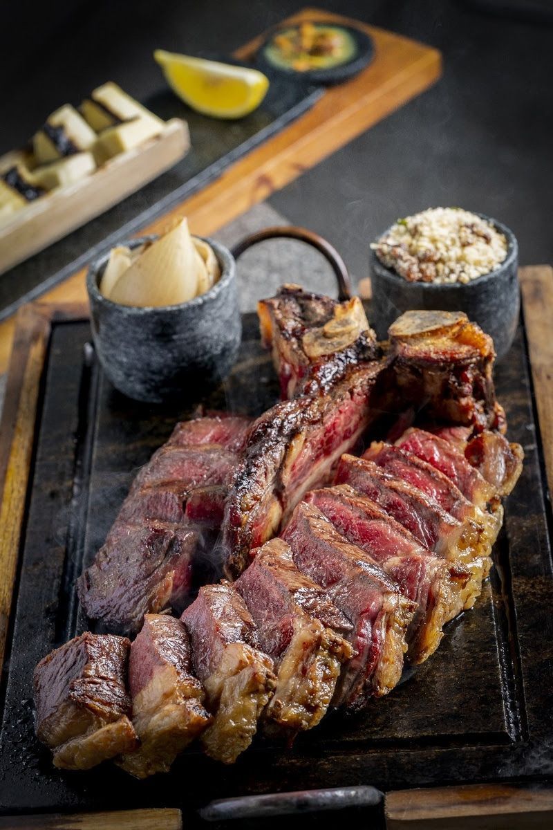 Urus SteakHouse oferece carnes nobres de vaca velha; para dia dos pais local preparou um corte especial / Tadeu Brunelli