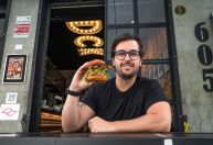 Onde os chefs comem? Com Renato Fecchio, do DCK Burger, em São Paulo