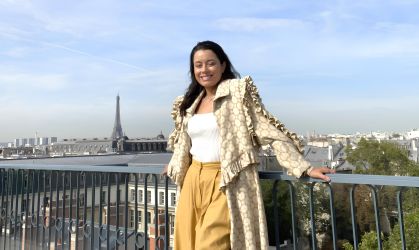 Daniela Filomeno em rooftop em Paris