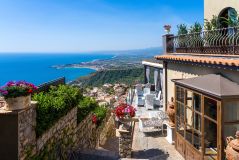 Entrada do Hotel Villa Ducale, em Taormina, na Itália