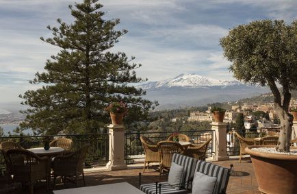 Vista do Monte Etna a partir do Terraço Literário do Belmond Grand Hotel Timeo