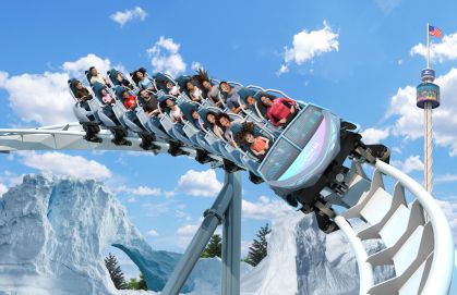 Pessoas em carrinho da montanha-russa Penguin Trek, no SeaWorld Orlando