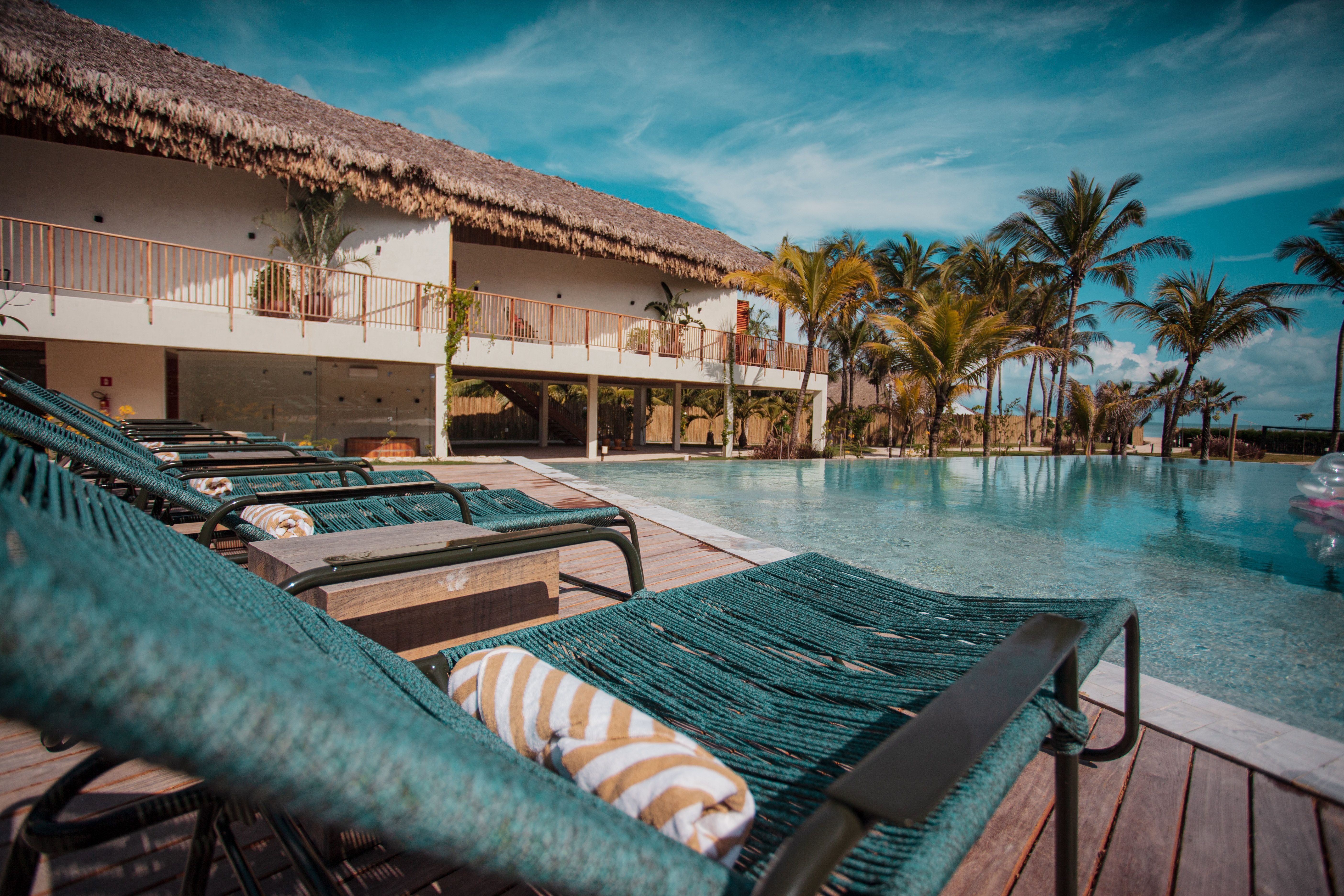 Piscina de borda infinita da Casa Siará, na Praia do Preá