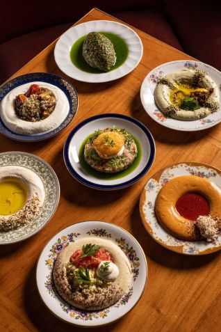 Pratos variados do Mishiguene que serve os sabores da culinária de imigrantes / Divulgação