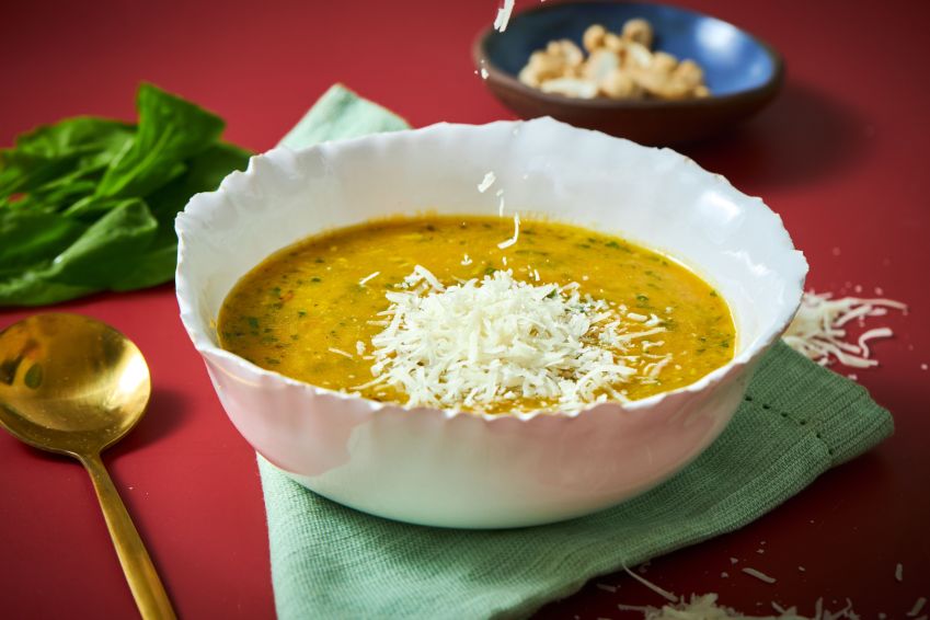 Sopa Zucca al Pesto, do Rucola, é feita com abóbora cabotiá finalizada com pesto de rúcula e castanha do Pará / Divulgação