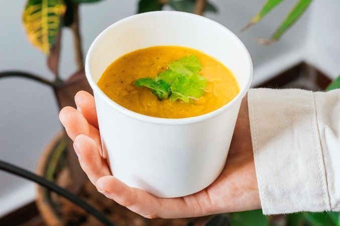 Sopa Mafalda da La Guapa leva mandioca, abóbora, quinoa e coentro / Divulgação