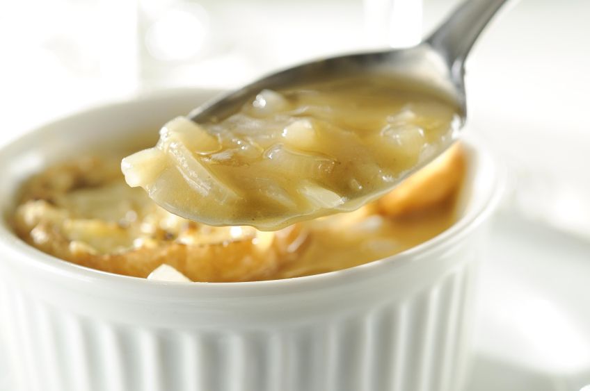 Sopa de cebola do chef Pedro Santana é uma das opções do menu de interno do Freddy Restaurante / Mauro Holanda